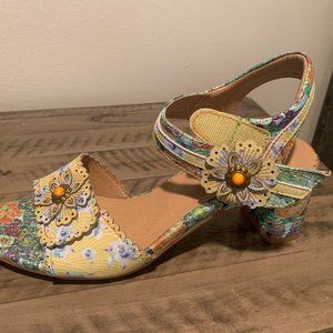 L'Artiste sandals *New*